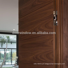 As portas invisíveis da antiguidade canadense marrom da cor da madeira de carvalho do apartamento escondem a porta com hardware da dobradiça